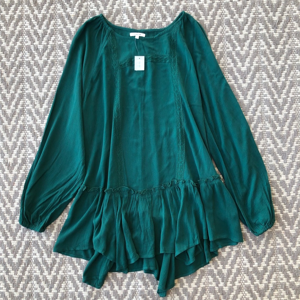 Maurices high scoop neck long sleeve sharkbite hem top size medium